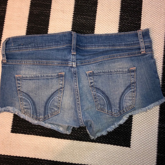 Hollister Jean Shorts - Picture 3 of 3